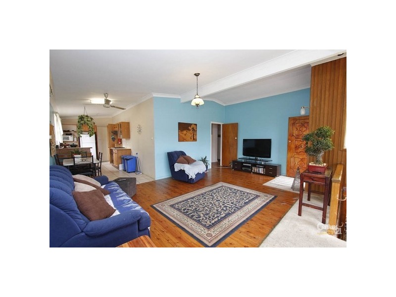 9 Kananook Crescent, Belmont North NSW 2280