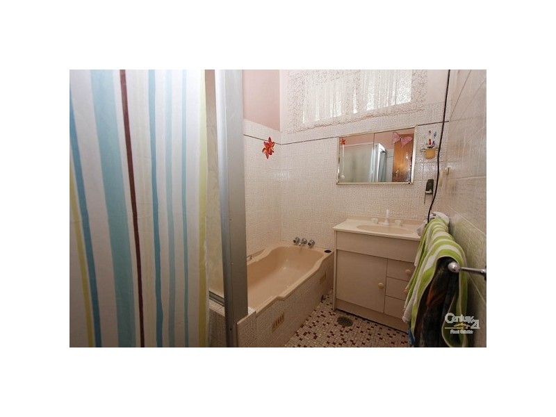 9 Kananook Crescent, Belmont North NSW 2280