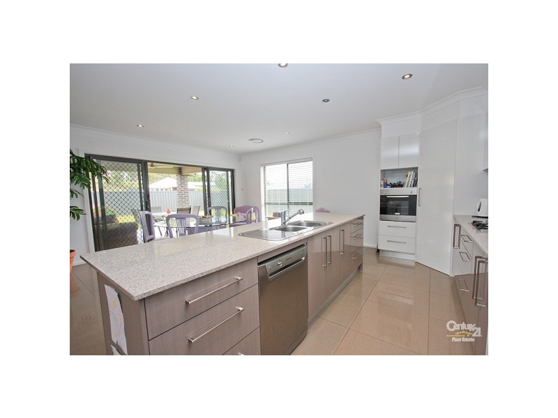 8 John Fallins Close, Belmont North NSW 2280