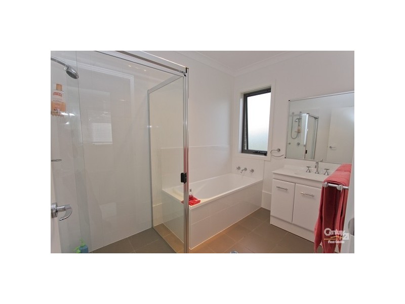 8 John Fallins Close, Belmont North NSW 2280