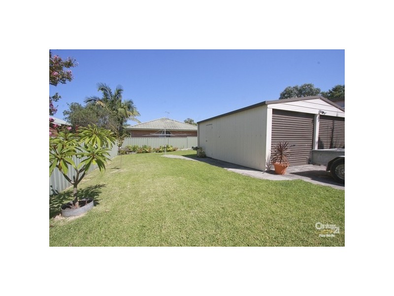 17 Albert Street, Belmont NSW 2280