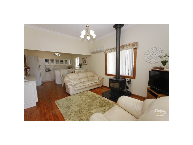 17 Albert Street, Belmont NSW 2280