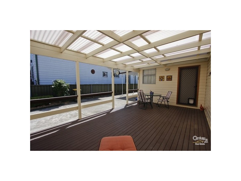 17 Albert Street, Belmont NSW 2280