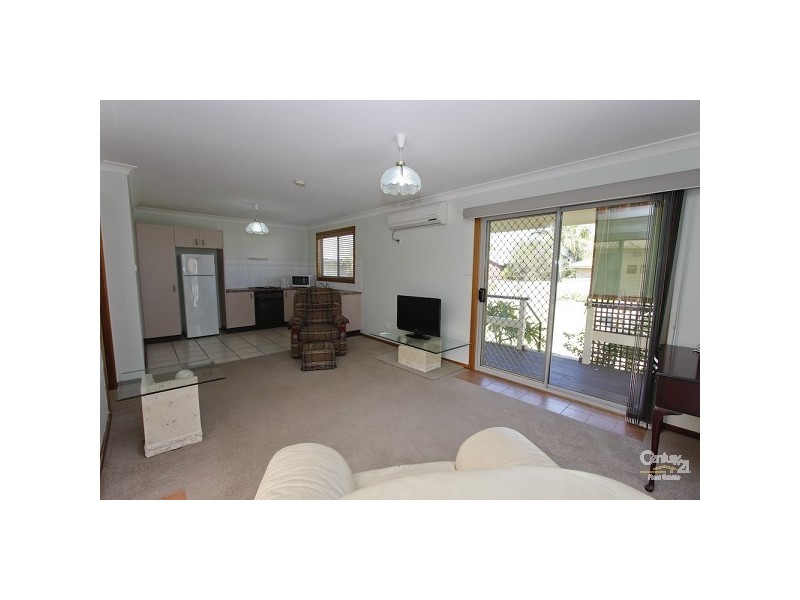 17 Albert Street, Belmont NSW 2280