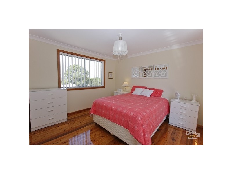 17 Albert Street, Belmont NSW 2280