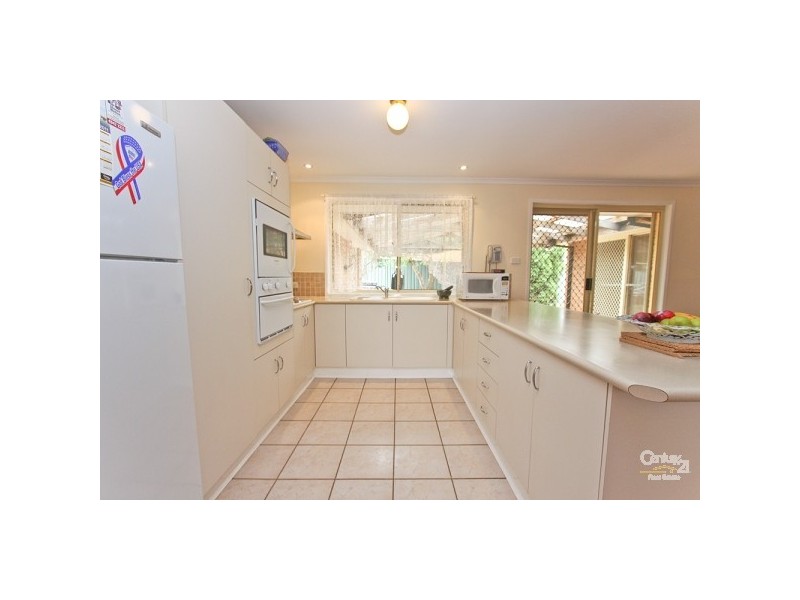 32 Leichhardt Road, Valentine NSW 2280