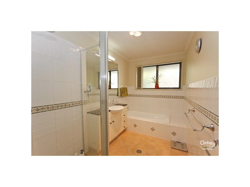 2/1 Keira Close, Valentine NSW 2280