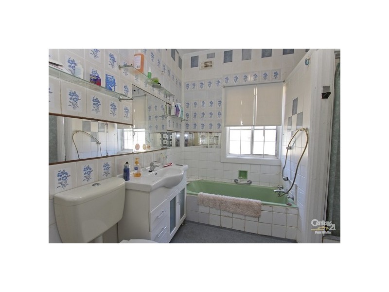 16 Beach Street, Belmont South NSW 2280