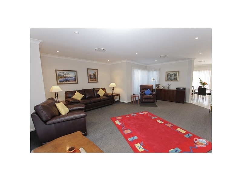 1/4 Berringar Road, Valentine NSW 2280