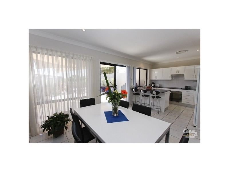 1/4 Berringar Road, Valentine NSW 2280