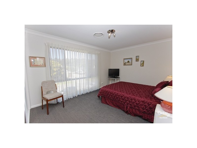 1/4 Berringar Road, Valentine NSW 2280