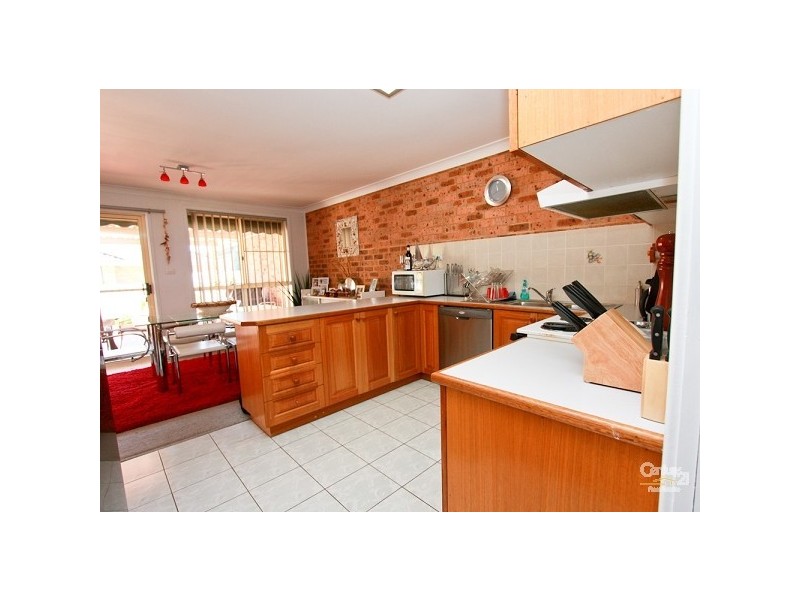 2/1 Monarch Crescent, Valentine NSW 2280