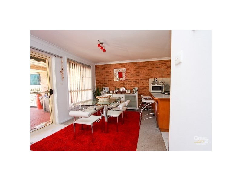 2/1 Monarch Crescent, Valentine NSW 2280