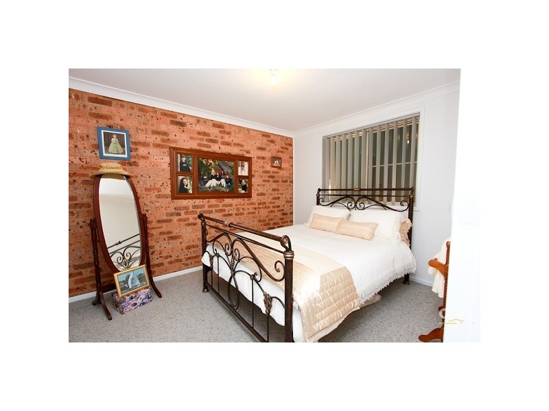 2/1 Monarch Crescent, Valentine NSW 2280