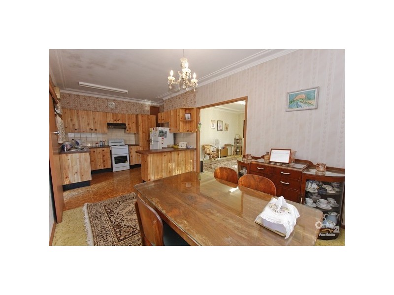 11 Mary Avenue, Belmont NSW 2280