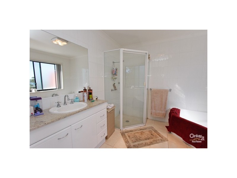 3/4 Berringar Road, Valentine NSW 2280