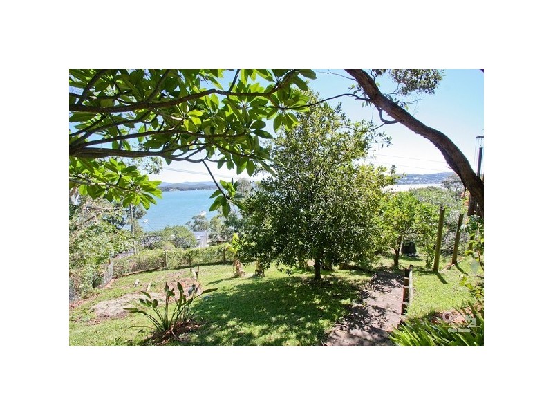 11 Croft Road, Eleebana NSW 2282