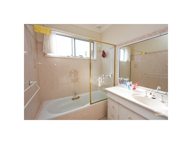 34 Allambee Place, Valentine NSW 2280