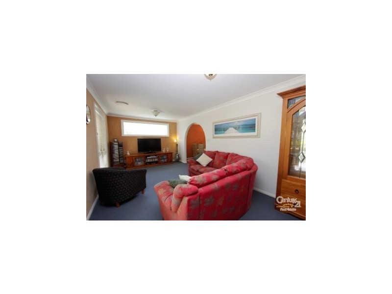 17 Dwyer Close, Eleebana NSW 2282