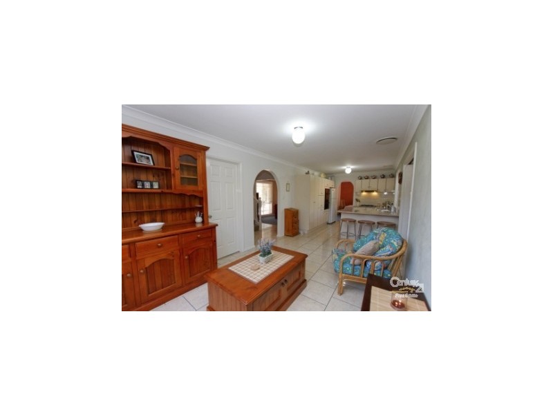 17 Dwyer Close, Eleebana NSW 2282