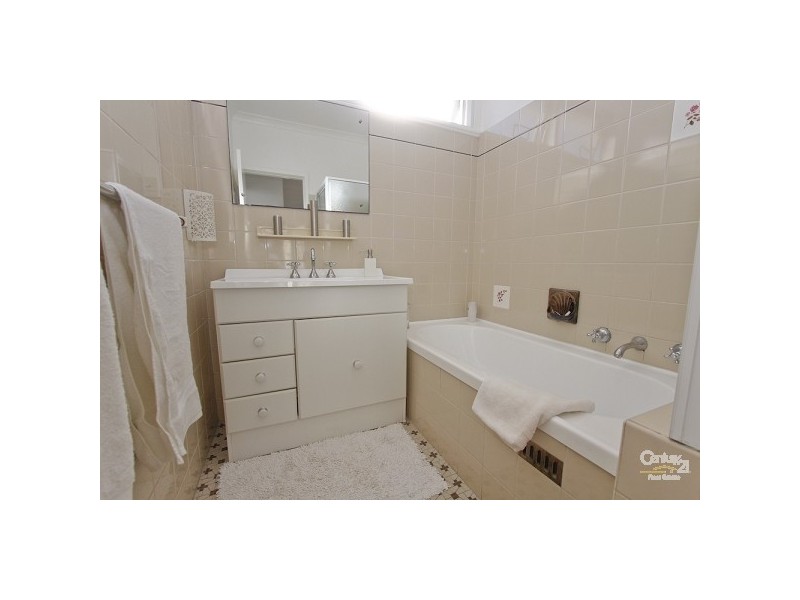 8 Pine Avenue, Cardiff South NSW 2285