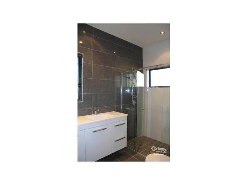 2/41 Tallawalla Road, Valentine NSW 2280