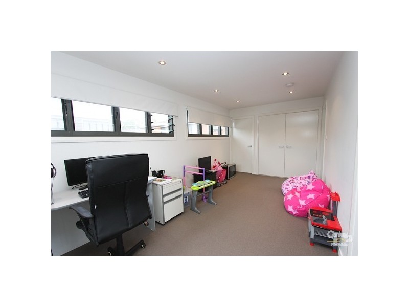 2/41 Tallawalla Road, Valentine NSW 2280