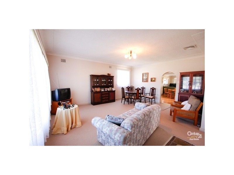 7 St Johns Drive, Croudace Bay NSW 2280