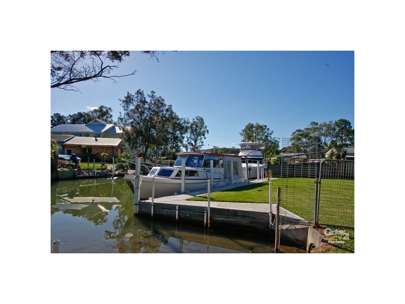 7 St Johns Drive, Croudace Bay NSW 2280