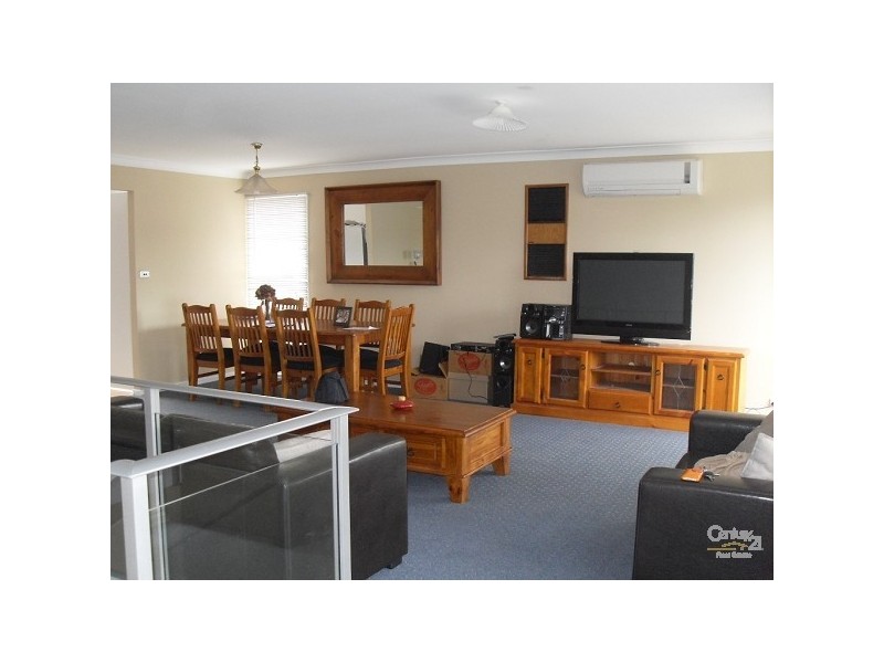 10 Taranaki Place, Macquarie Hills NSW 2285
