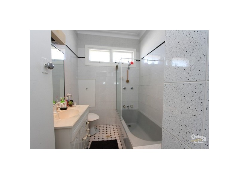1 Eleebana Road, Eleebana NSW 2282
