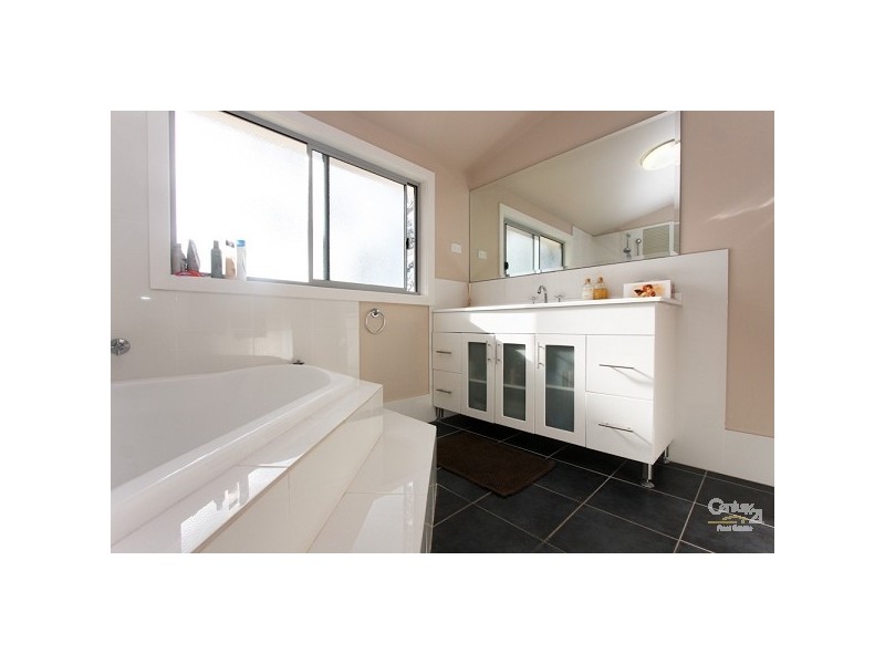 21 Macquarie Drive, Belmont NSW 2280