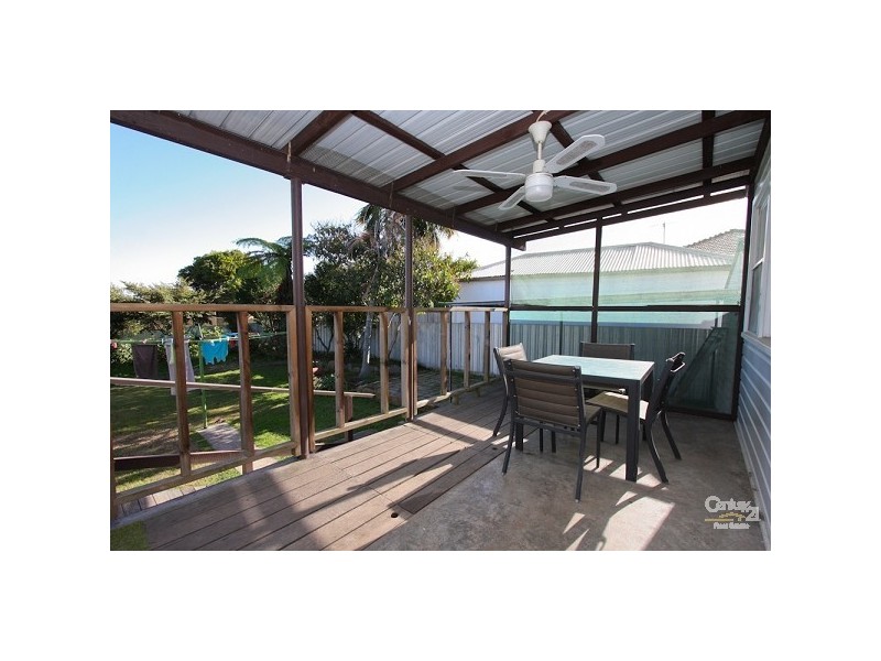 100 Berkeley Street, Speers Point NSW 2284