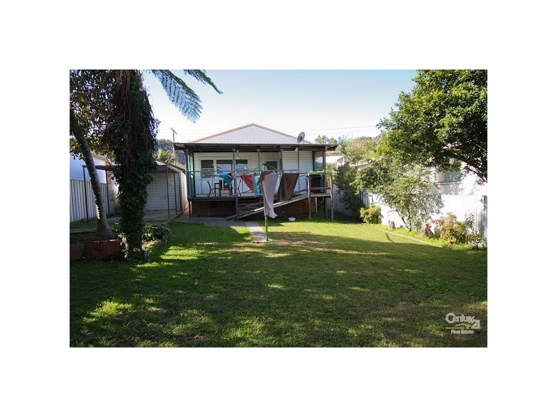 100 Berkeley Street, Speers Point NSW 2284