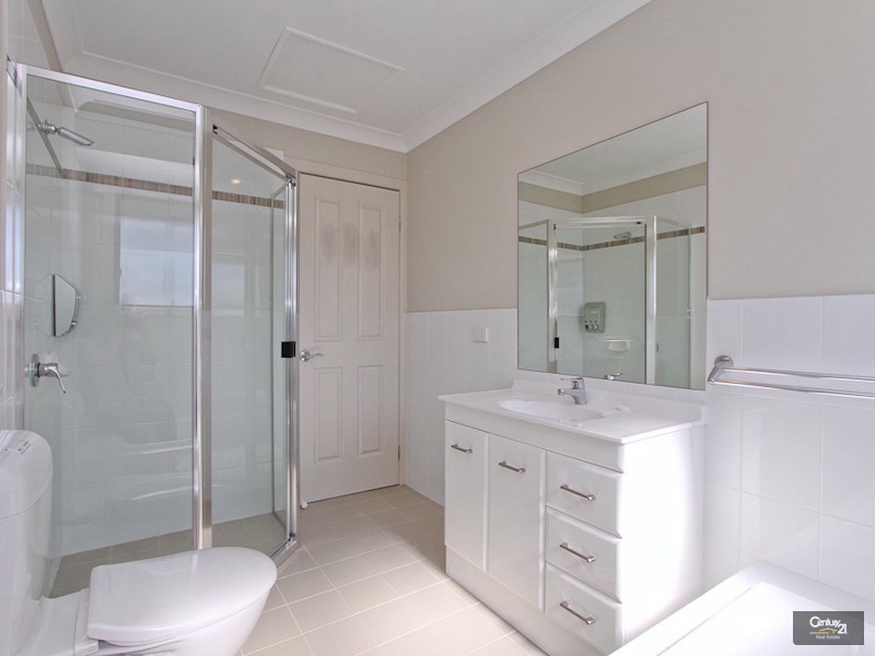 8 Siloam Drive, Belmont North NSW 2280