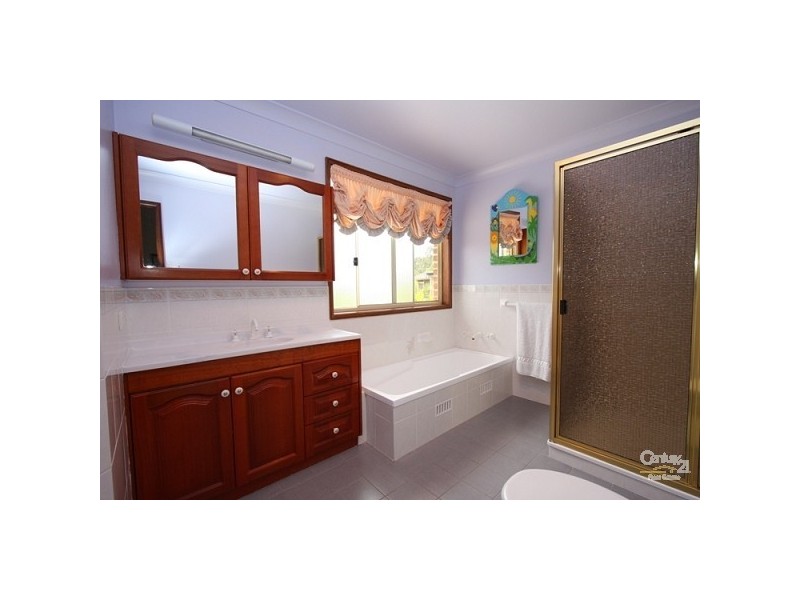 107 Myles Avenue, Warners Bay NSW 2282