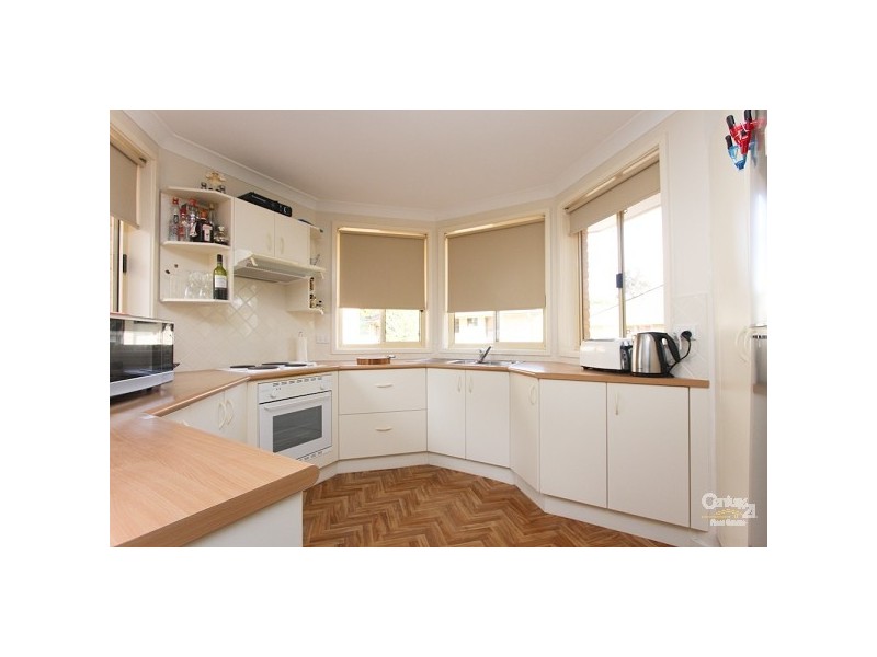 2/17 Berringar Road, Valentine NSW 2280