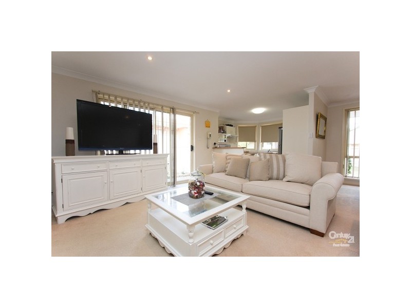 2/17 Berringar Road, Valentine NSW 2280