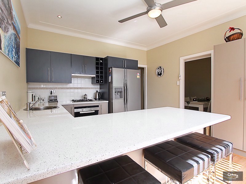15 Taylor Crescent, Warners Bay NSW 2282