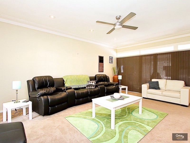15 Taylor Crescent, Warners Bay NSW 2282