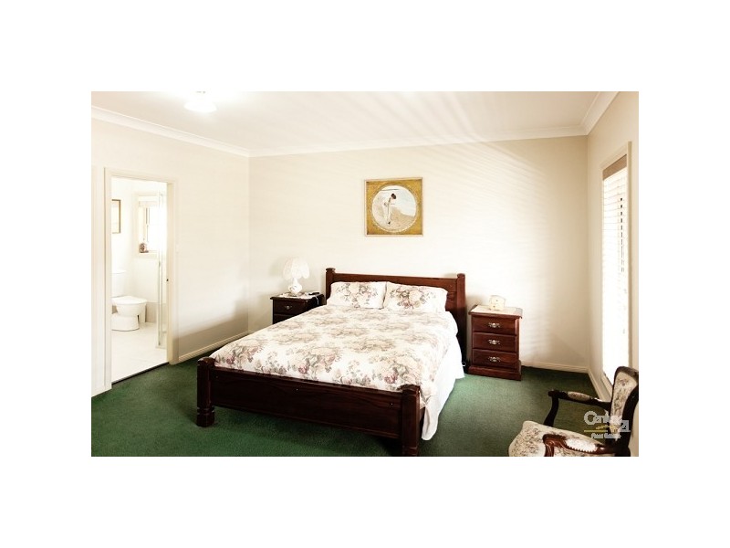 5 Grosvenor Place, Valentine NSW 2280