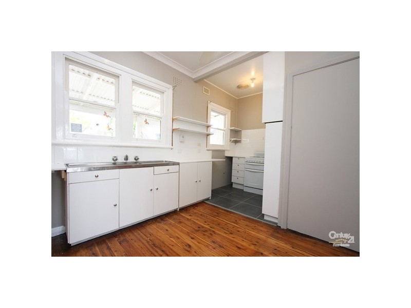 18 Tallawalla Road, Valentine NSW 2280