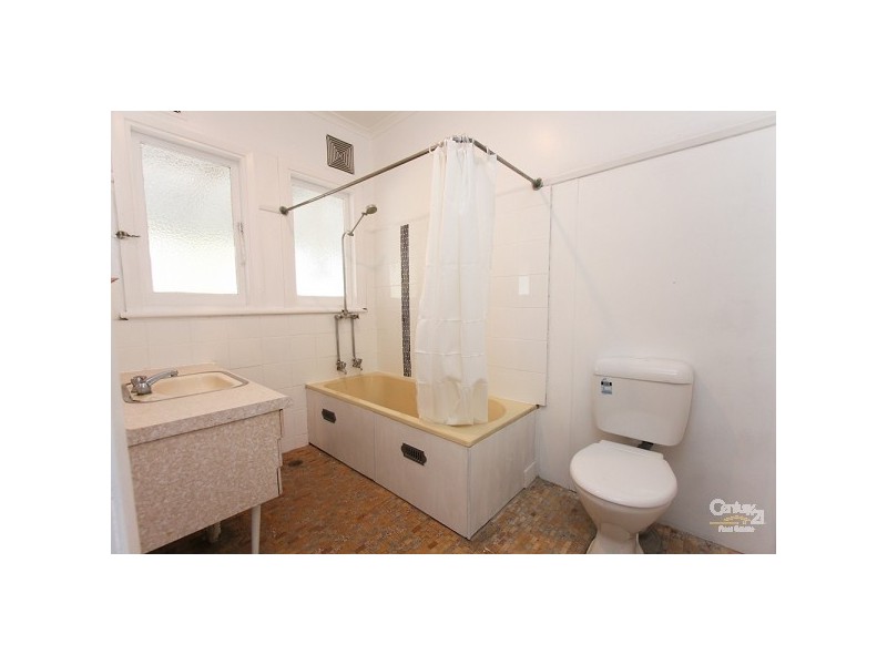 18 Tallawalla Road, Valentine NSW 2280