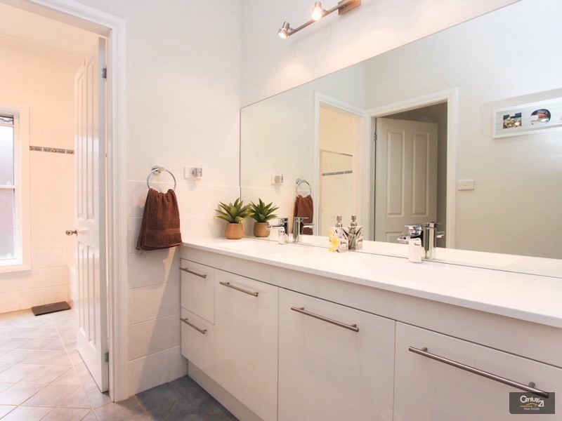 9 Victor Avenue, Valentine NSW 2280