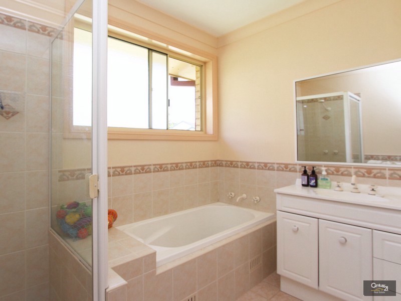 1 Chardonnay Court, Eleebana NSW 2282