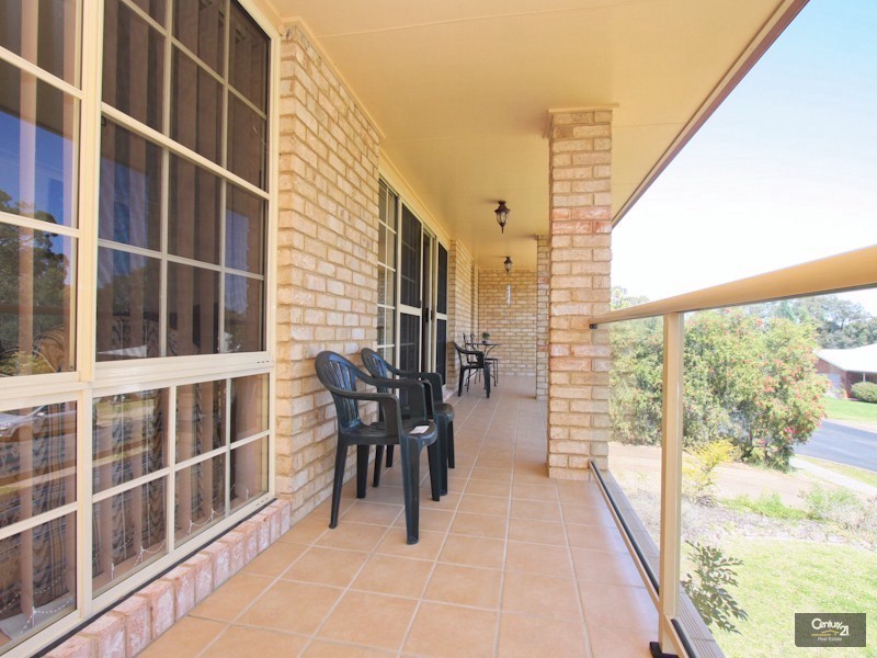 1 Chardonnay Court, Eleebana NSW 2282