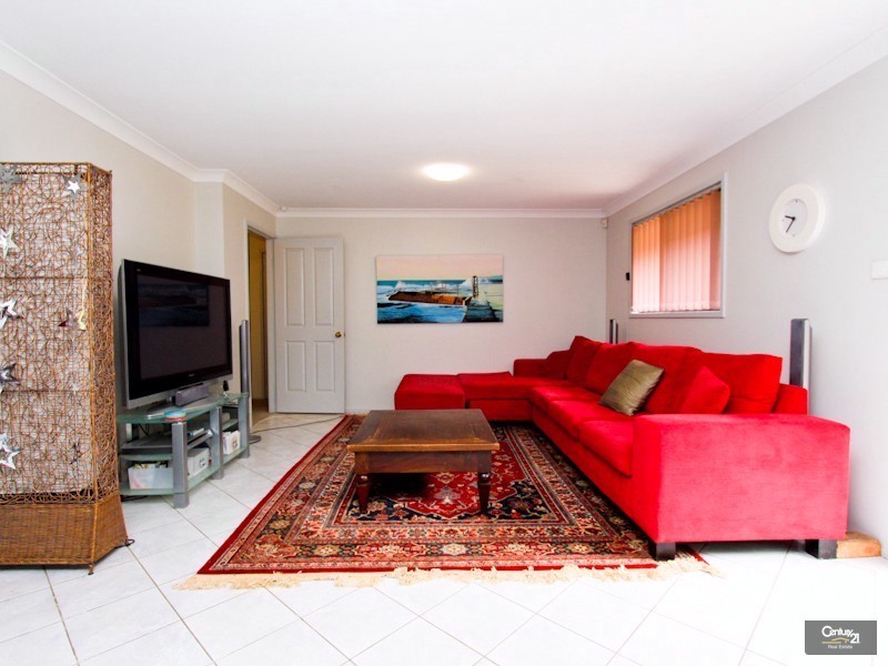 33 Broughton Way, Lakelands NSW 2282