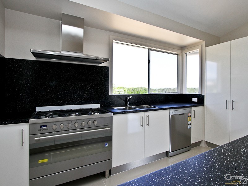 11 John Darling Avenue, Belmont North NSW 2280