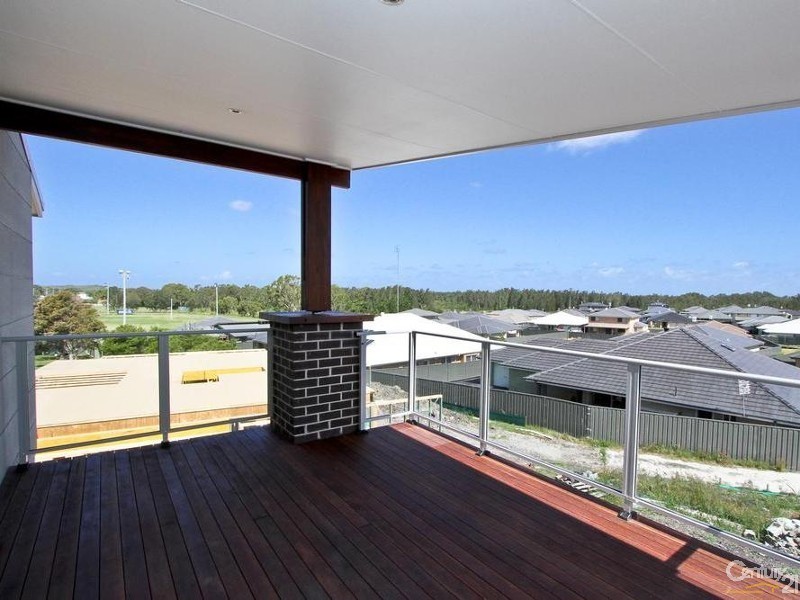 11 John Darling Avenue, Belmont North NSW 2280