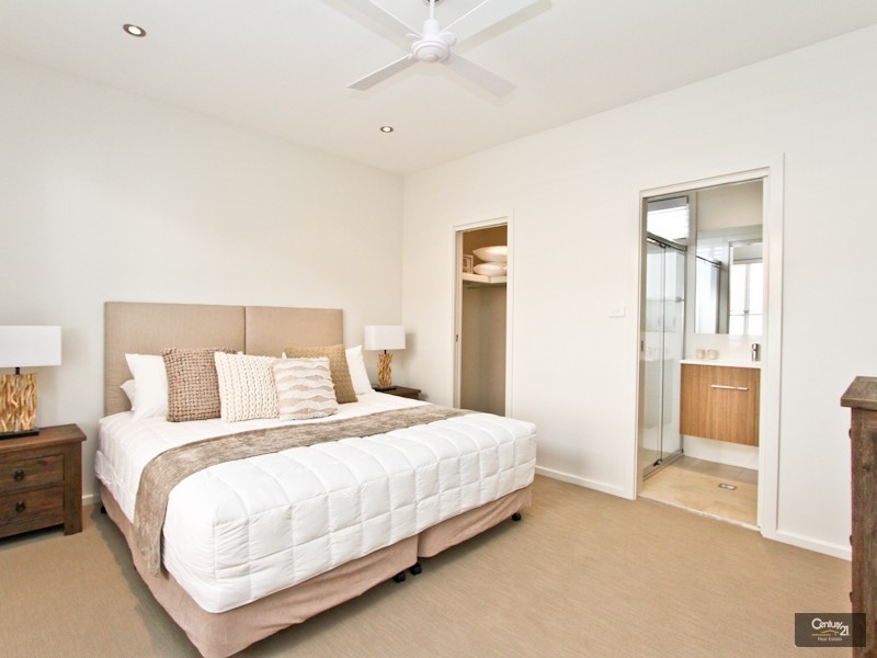 7 Mawson Close, Caves Beach NSW 2281